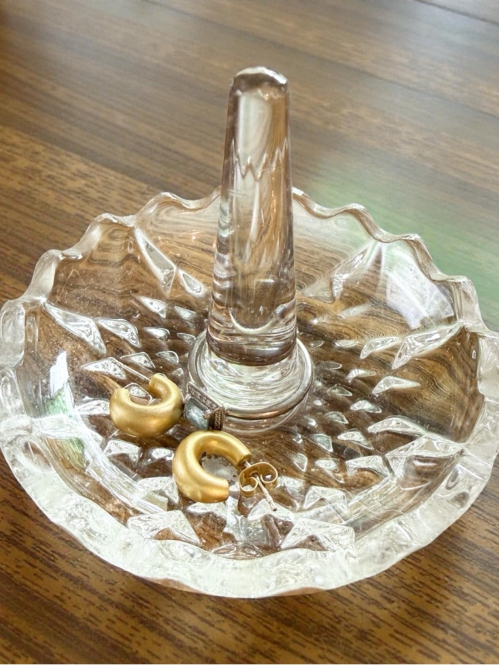 Vintage Crystal Glass Ring Dish Holder with Diamond Cut Pattern & Scalloped Edge